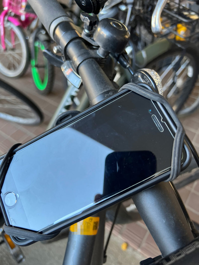 自転車に取り付けたiPhone